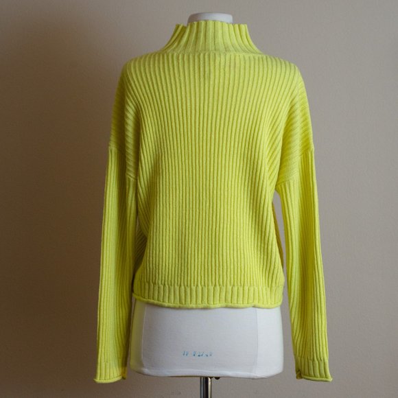 NEW Max Studio Lime Green Sweater - Picture 4 of 8